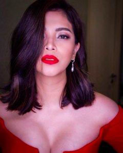 When Women Wear Red